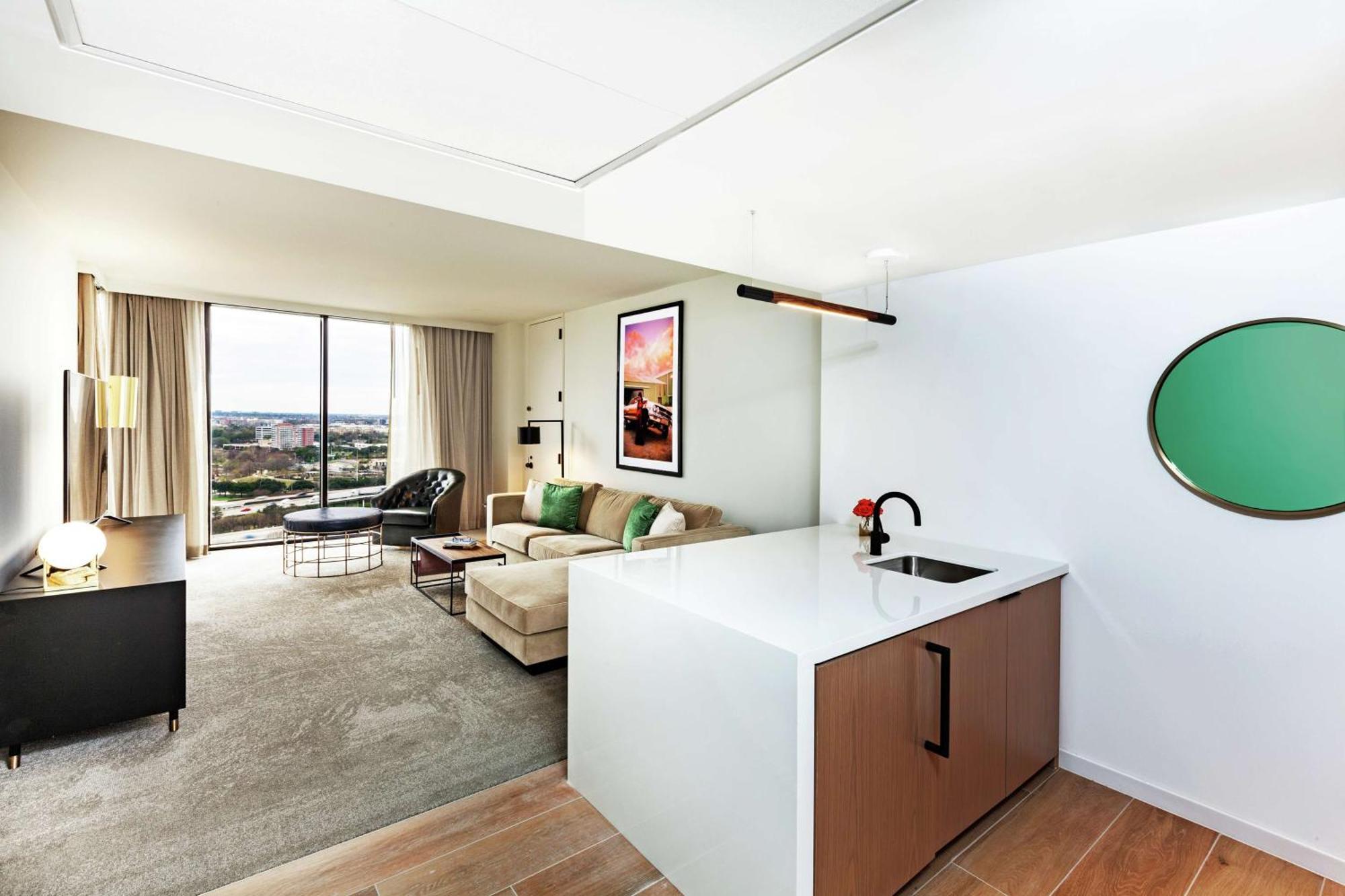 C. Baldwin, Curio Collection By Hilton Otel