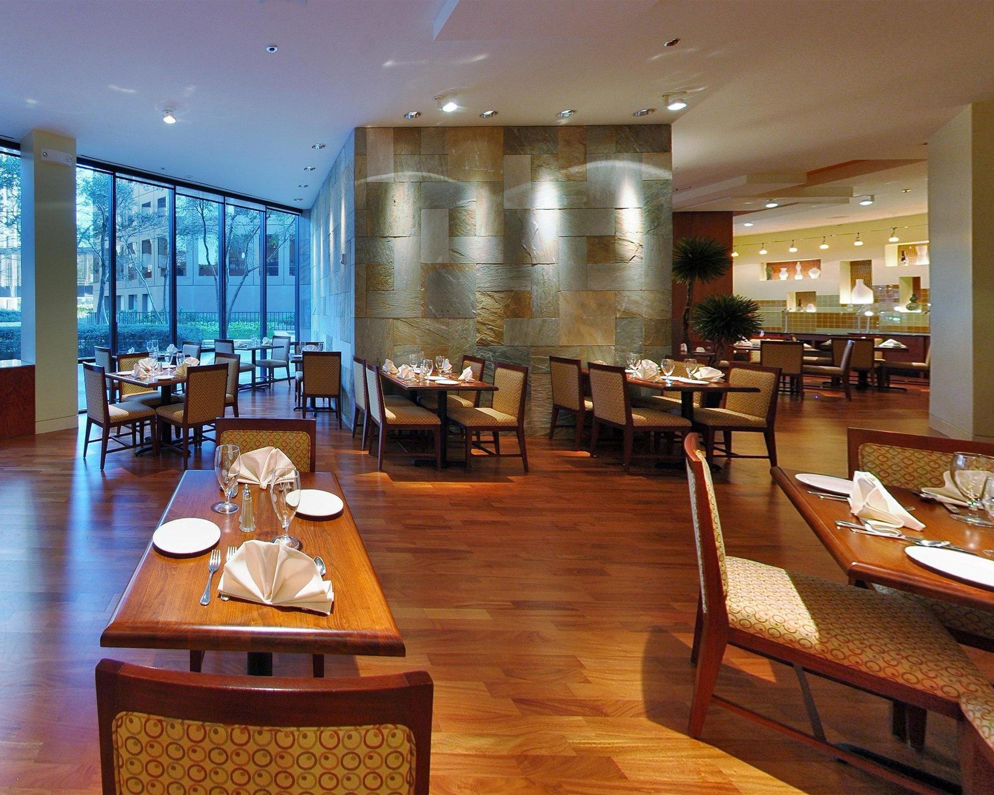 C. Baldwin, Curio Collection By Hilton Otel 4*